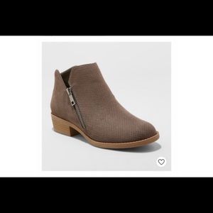 Micro suede zipped bootie